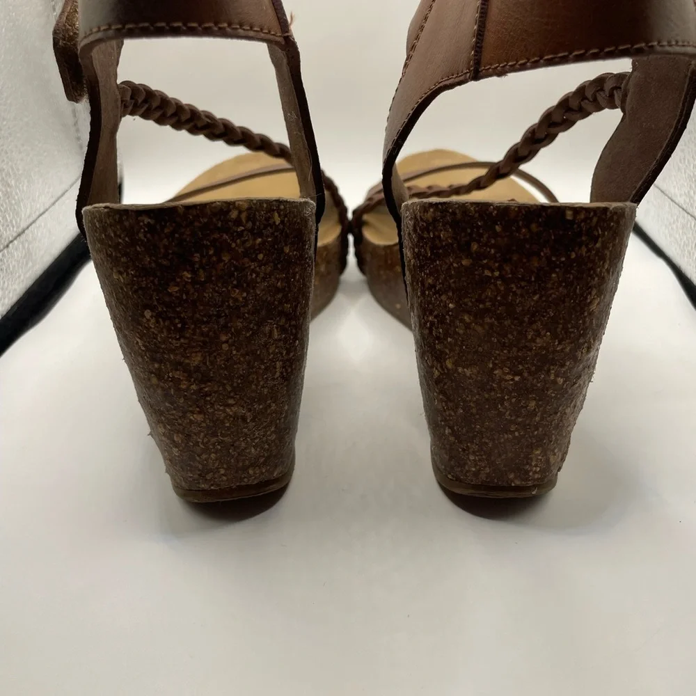 Blowfish women’s Brown Braided platform Sandals size 10